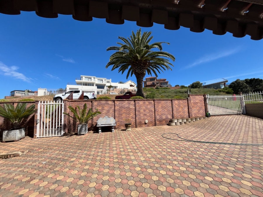 4 Bedroom Property for Sale in Hartenbos Heuwels Western Cape